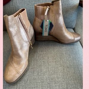 NWT Toms Ortholite Sadie Wedge in Rose Gold